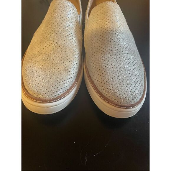 UGG Adley Perf Stardust Slip Ons (SZ 8) - Picture 3 of 6